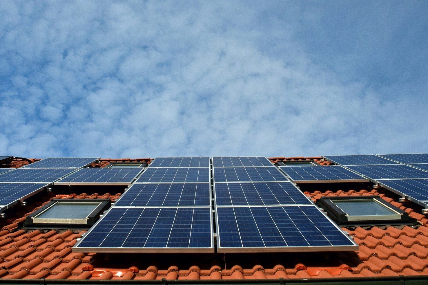 Excedentes de autoconsumo solar: qué son y cómo beneficiarse